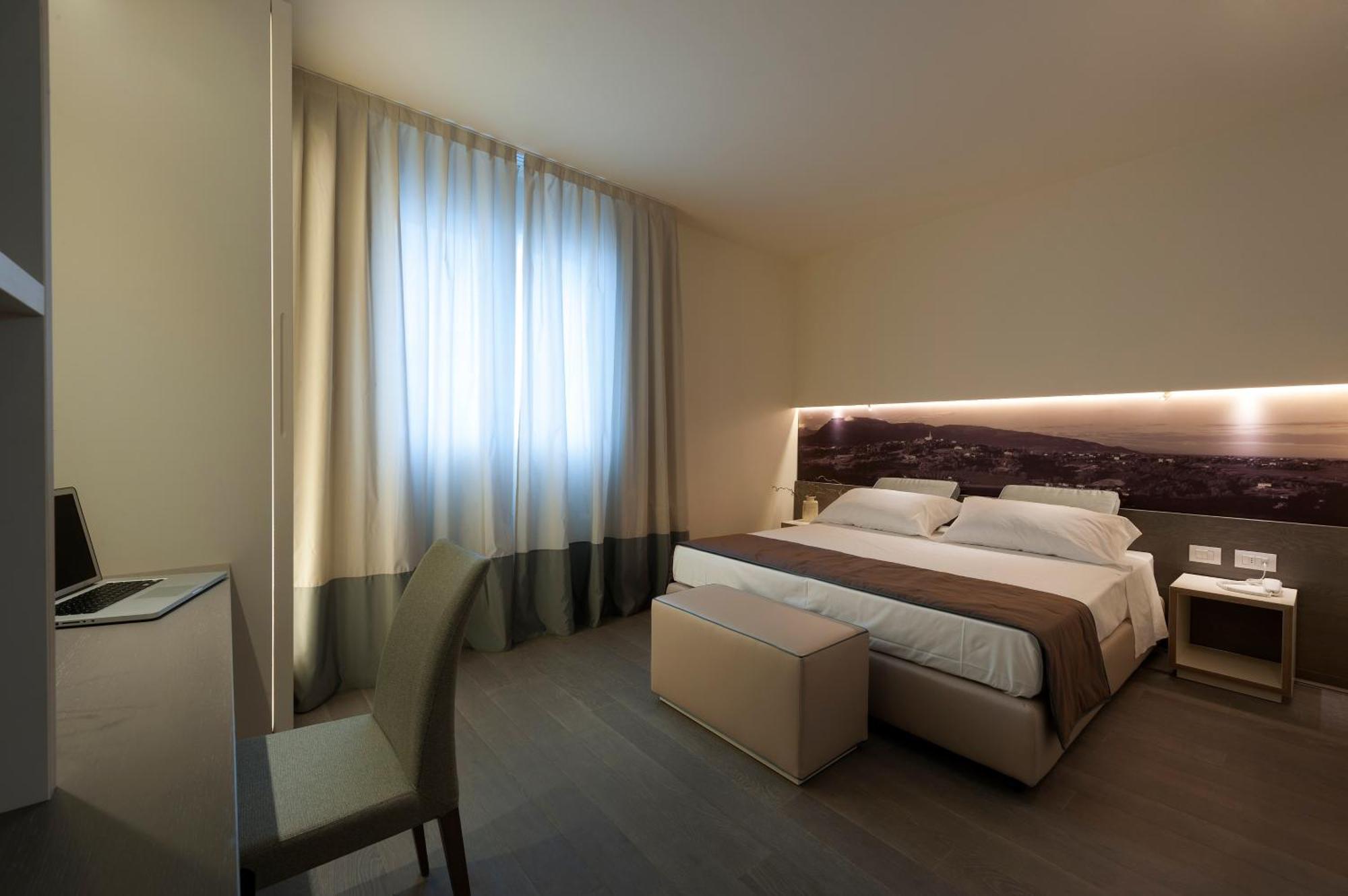 Villa Del Poggio Prosecco Bike Hotel San Pietro Di Feletto Bagian luar foto
