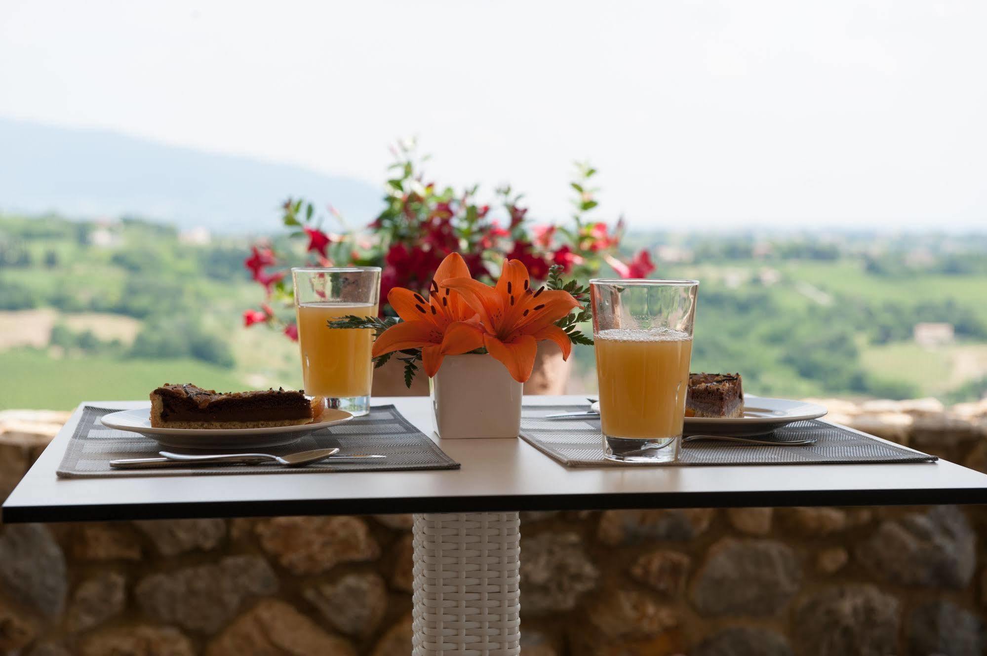 Villa Del Poggio Prosecco Bike Hotel San Pietro Di Feletto Bagian luar foto