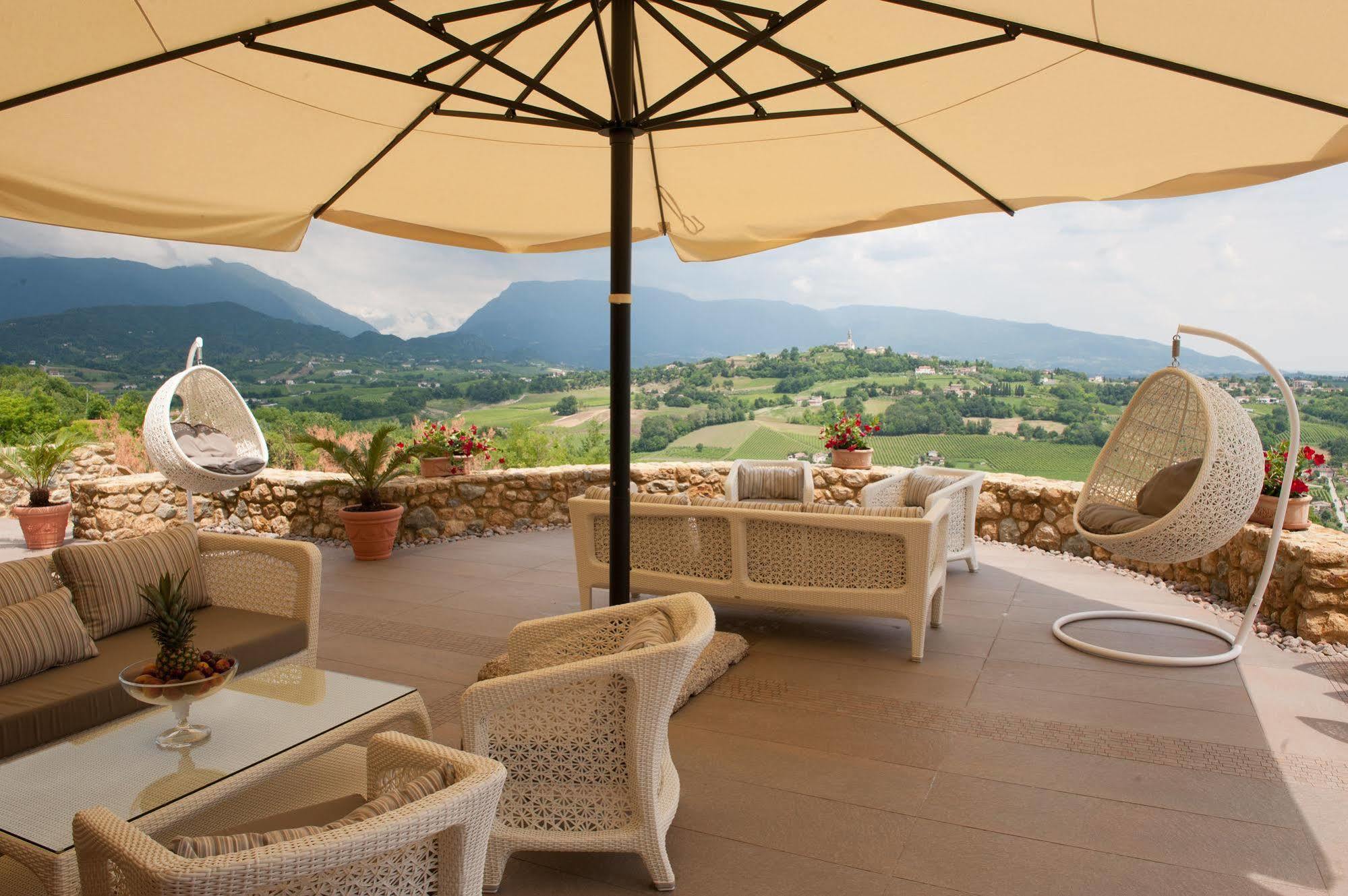 Villa Del Poggio Prosecco Bike Hotel San Pietro Di Feletto Bagian luar foto