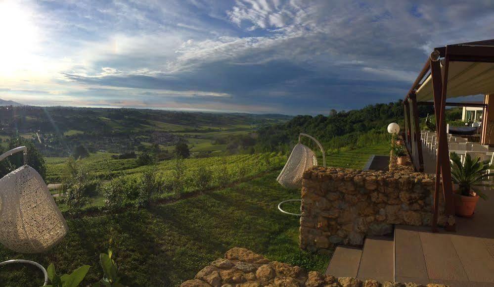 Villa Del Poggio Prosecco Bike Hotel San Pietro Di Feletto Bagian luar foto